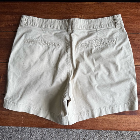 Women’s Khaki Old Navy Everyday Short High Rise Size 12 - Picture 2 of 7